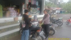 Bripka Yuyun Yuwana melaksanakan sambang/silatrahmi Kamtibmas dan dumas keliling dalam rangka BEYOND TRUST PRESISI di wilayah Kec. Tanjungmedar