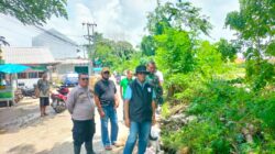 Kepala Desa Kedung Pengawas Tinjau Lokasi Tanggul Longsor di Kampung Pangkalan