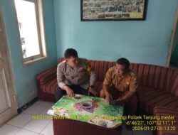 Briptu Diwan Ahmad melaksanakan sambang/silatrahmi Kamtibmas dan dumas keliling dalam rangka BEYOND TRUST PRESISI di wilayah Kec. Tanjungmedar