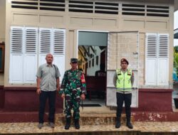 Kapolres Pagar Alam AKBP Januari Kencana Setia Persada Mengamankan Ibadah Natal Di Gereja Santo Fransiskus Xaverius