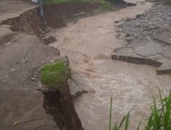 Tanggul Cekdam Cikeruh Jebol, Warga Cikeusik Khawatir