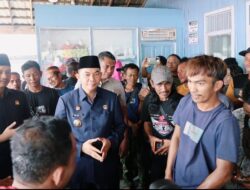 Bupati Andi Rudi Latif Siapkan Dapur Umum BerAKSI untuk Berbuka dan Sahur bagi 269 Penumpang Fery Tertunda