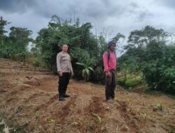 Aipda Dani Santika melaksanakan sambang/silatrahmi Kamtibmas dan dumas keliling dalam rangka BEYOND TRUST PRESISI di wilayah Kec. Tanjungmedar