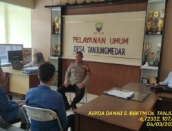 Aipda Dani Santika sambangi aparatur desa serta dumas keliling dalam rangka BEYOND TRUST PRESISI di wilayah Kec. Tanjungmedar