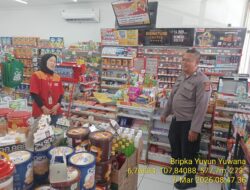 Bripka Yuyun Yuwana melaksanakan sambang/silatrahmi Kamtibmas dan dumas keliling dalam rangka BEYOND TRUST PRESISI di wilayah Kec. Tanjungmedar