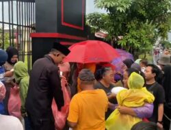 Hadirkan Kehangatan Ramadhan di Jalanan, Brimob Surakarta Bagikan 1.000 Takjil untuk Warga