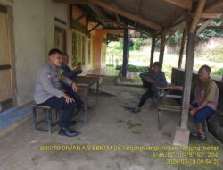 Briptu Diwan Ahmad melaksanakan sambang/silatrahmi Kamtibmas dan dumas keliling dalam rangka BEYOND TRUST PRESISI di wilayah Kec. Tanjungmedar