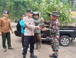 Ngabuburit Hijaukan Alam! TNI–Polri, Perhutani dan Relawan Tanam 200 Pohon di Bekas Longsor Cigendel