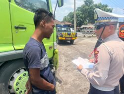 Polres Sumedang Lakukan Penyekatan Kendaraan Sumbu Tiga di Cimalaka, Arus Lalu Lintas Tetap Kondusif