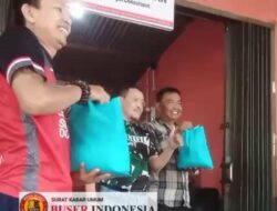 Sambut Idul Fitri, Ketua DPC Aliansi TAJAM Kab. Rembang, Sunarto bagikan Paket Sembako untuk anggotanya