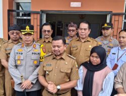 Anak Pemulung Viral Masuk Sekolah, Kapolres dan Bupati Sumedang Turun Langsung Dampingi