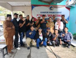 H. Nasarudin Kades Kedung Pengawas Kunjungan Ke Kantor Pokja Wartawan Babelan Utara