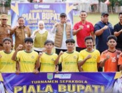 Bupati Andi Rudi Latif Resmi Buka Turnamen  Sepakbola  Piala Bupati Tanah Bumbu di Pagatan