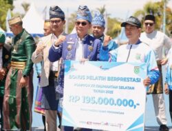 Bertabur Bonus Ratusan Juta Bupati Andi Rudi Latif Minta Atlit Tanbu Terus Tingkatkan Prestasi