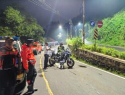 Longsor di Cadas Pangeran Putus Akses Bandung–Cirebon, Satlantas Polres Sumedang Lakukan Rekayasa Lalu Lintas