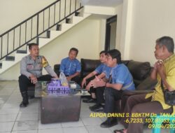 Aipda Dani Santika sambangi aparatur desa serta dumas keliling dalam rangka BEYOND TRUST PRESISI di wilayah Kec. Tanjungmedar