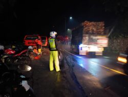Longsor dan Pohon Tumbang Tutup Jalur Bandung–Cirebon dan Cadas Pangeran, Polres Sumedang Lakukan Penanganan Cepat, Arus Sudah Kembali Normal