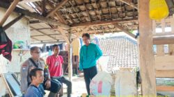 Bhabinkamtibmas Desa Sukamukti Aipda Agus Sukmana Laksanakan Silaturahmi Kamtibmas dan Dumas Keliling dalam Rangka BEYOND TRUST PRESISI. 