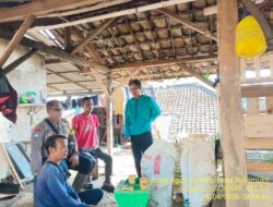 Bhabinkamtibmas Desa Sukamukti Aipda Agus Sukmana Laksanakan Silaturahmi Kamtibmas dan Dumas Keliling dalam Rangka BEYOND TRUST PRESISI. 