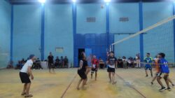 ‎Satgas TMMD Garut, Jalin Keakraban Bersama Masyarakat dengan Bermain Bola Volley