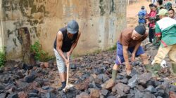 Semangat Tak Kenal Usia: Bapak Ii, Buruh Pemecah Batu yang Tetap Aktif di TMMD ke-128