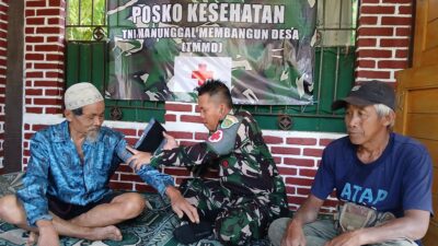 Tak Kenal Lelah, Prajurit Kodim 0611/Garut Bangun Fasilitas MCK di Tengah Terik Matahari
