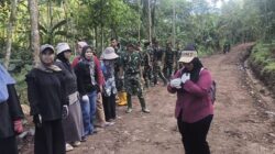 Kebersamaan Warga dan TNI Warnai Pembangunan Jalan di TMMD ke-128 Garut   