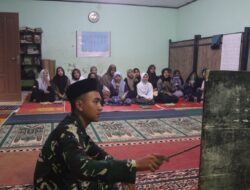 Sela Istirahat Malam, Personel TMMD ke-128 Garut Ajarkan Mengaji di Masjid