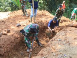 Pak Iri (64 Tahun), Tutup Lapak Dagang Demi Bantu Buat Gorong-gorong dalam Giat TMMD ke-128 Kodim 0611/Garut