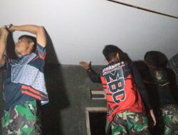 Tak Kenal Waktu, Anggota Satgas TMMD Ke-128 Kodim 0611/Garut Tetap Bekerja Keras Hingga Malam Hari