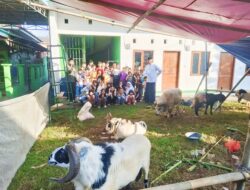 BPD Terpilih Desa Mekarsari H. Boimin Turun Langsung Berpartisipasi pada Pelaksanaan Qurban Idul Adha 1447 H