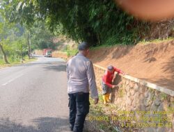 Bripka Yuyun Yuwana melaksanakan sambang/silatrahmi Kamtibmas dan dumas keliling dalam rangka BEYOND TRUST PRESISI di wilayah Kec. Tanjungmedar