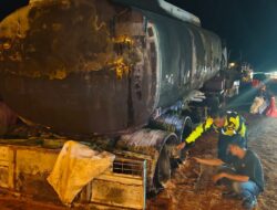 Truk Tangki  BBM Terbakar Di Ruas Tol Cisumdawu ,Tidak ada Korban Jiwa 