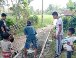PEMUDA RSB DAN WARGA KP. SUKAWENING LAKSANAKAN PENGECORAN JALAN SECARA SWADAYA PERKUAT AKSES LINGKUNGAN