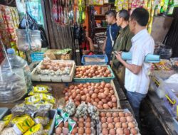 Polres Sumedang Monitoring Harga Bahan Pokok di Pasar Rakyat Tanjungsari ,Pastikan Ketersediaan dan Stabilitas Harga 
