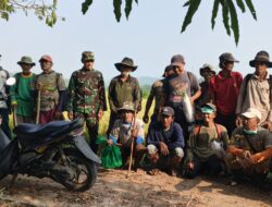 Dukung Ketahanan Pangan ,Polsek Tomo Bersama Petani Basmi 51 Hama Tikus di Cipeles 