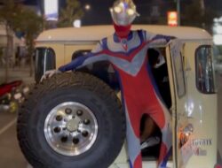 Hadirkan Ultraman Sapa warga di Sepanjang Jalan Pemuda