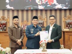 Bupati Andi Rudi Latif Hadiri Rapat Paripurna Pengambilan Keputusan terhadap LPj Tahun 2025.
