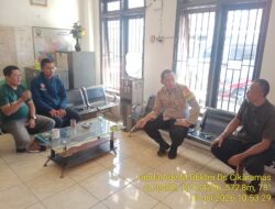 Aipda Ade Mulyana Bhabinkamtibmas Desa Cikaramas Tanjungmedar Polres Sumedang melaksanakan sambang/silatrahmi kamtibmas