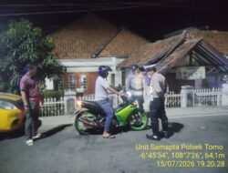 Tegas Tertibkan Knalpot Brong ,Polsek Tomo Polres Sumedang Sasar Pertigaan Cijelag
