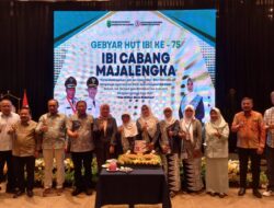 Puncak HUT IBI ke-75 di Majalengka, Bupati Minta Nakes Kedepankan Ketulusan, serta Dorong Profesionalisme Bidan.