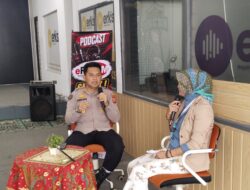 Kasi Humas Polres Sumedang Edukasi Pelajar Melalui Podcast MPLS Bersama Radio ERKS