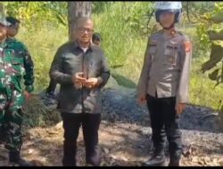 Forkopimcam Ujungjaya Padamkan Karhutla di Lahan Perhutani