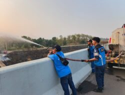 Polres Sumedang Bersama Damkar Berhasil Padamkan Kebakaran Lahan di Ujungjaya