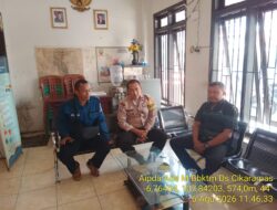 Aipda Ade Mulyana Bhabinkamtibmas Desa Cikaramas Tanjungmedar Polres Sumedang melaksanakan sambang/silatrahmi kamtibmas