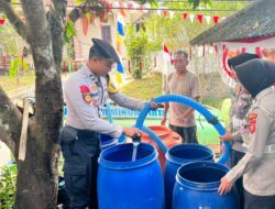 Polres Sumedang Distribusikan 5 Tangki Air Bersih untuk Warga Terdampak Kemarau Panjang