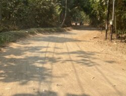 JALAN KABUPATEN DI KAMPUNG CIBEURIH GALUMPIT RUSAK WARGA MENGELUH DAN TAGIH JANJI BUPATI PURWAKARTA