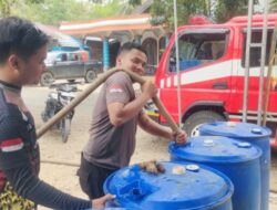 PT.Jhonlin Baratama bersama Forkopimcam Salurkan Air Bersih untuk Warga Masyarakat.