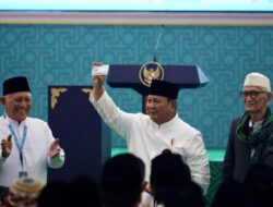 Prabowo Terima Kartu Anggota Seumur Hidup NU: Ini Kehormatan Besar bagi Saya*