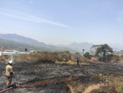 Kebakaran Lahan Ilalang 3 Hektare di Cimanggung Berhasil Dipadamkan